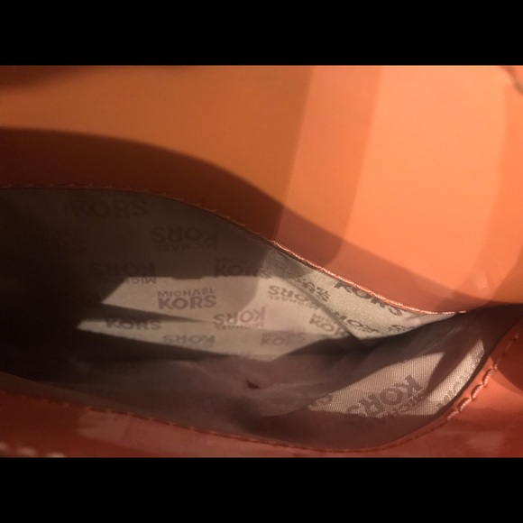 Michael Kors Emmy Crossbody - Patent Leather - Picture 7 of 8